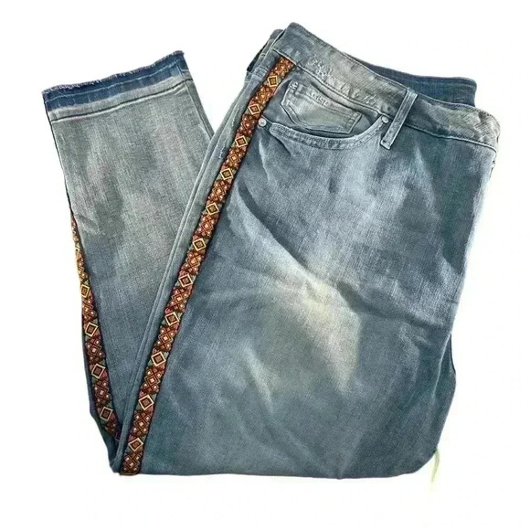 7Seven Crop Jeans with Frayed Hem ad Side Seam Embroidery Size 18W - Picture 4 of 12